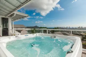 Hale Ohana: 7BR Estate w/ 2 Hot Tubs & Ocean Views - Image 3