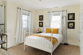 Walkable Townhouse with Garage 45 min to NYC - Image 4