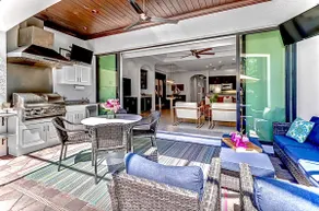 Walk to The Ritz & Beaches, 2 Mstrs w Kings, Pets - Image 2