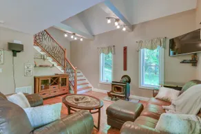 Mysigt Old Forge Home w / 2 Porches, Fire Pit, Hot Tub - Image 3