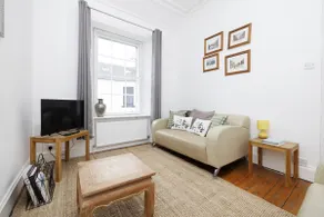 Edinburgh Cozy Apartment - Image 3