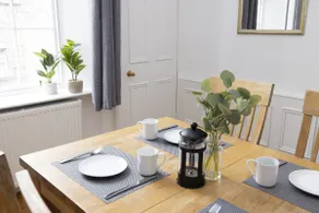Edinburgh Cozy Apartment - Image 4