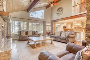 Sauna, Spabad, King Suite, Game Room og mere i dette Ocean View Home - Image 5