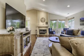 Spacious 4BD/3BA hot tub, firepit & expansive deck - Image 2