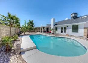 Gorgeous Vacation Home with FREE Heated Pool - Image 4