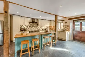 5 Bed in Middle Marwood oc-stepps - Image 3