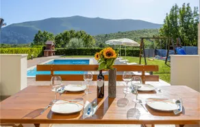 Three-Bedroom Apartment In Donja Ostrvica - Image 3