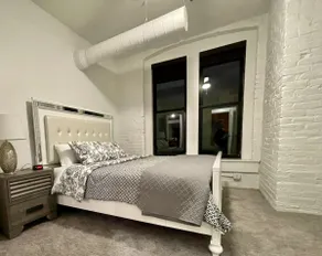 The Cinema - Spacious Loft in the Old Market - 405 - Image 2