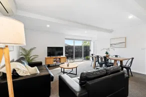 \"The Retreat\" with car park 10 min to CBD/Airport. - Image 4