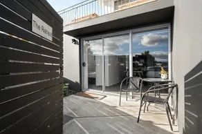 \"The Retreat\" with car park 10 min to CBD/Airport. - Image 3