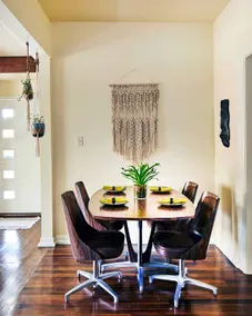 Apt1 Edenbrae - Serene Walkable Modern Retreat Named Best in Bham - Image 2