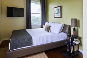 Apt1 Edenbrae - Serene Walkable Modern Retreat Named Best in Bham - Image 4