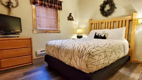 The Blue Spruce Cabin @ Fall River Cabins - Image 4