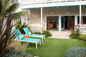 Fresh & Walkable Bright Beach Bungalow - Image 5