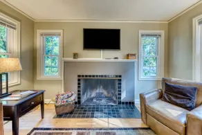 Cheerful home with patio & yard - walk to parks, t - Image 5