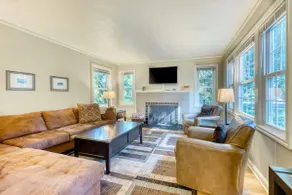 Cheerful home with patio & yard - walk to parks, t - Image 4