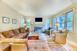 Cheerful home with patio & yard - walk to parks, t - Image 3