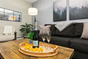 Lavender Suite Relaxed, Walkable Old Town Stay - Image 4