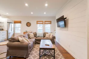 Belmont Bungalow - close to downtown - Image 2