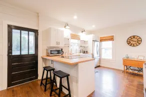 Belmont Bungalow - close to downtown - Image 3