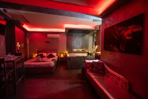 Suite Venezia Private Jacuzzi your Romantic Suite - Image 5