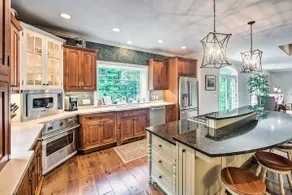 Extravagant Atglen Manor w/ Private 60-Acre Land! - Image 4