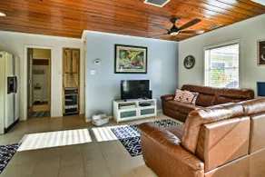 Steps to Beach, Cabana: Indian Shores Cottage - Image 4