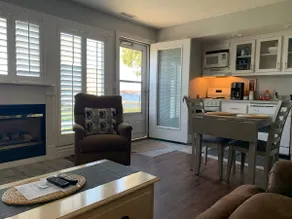 Waterfront Cottage with 2 Bedrooms & Whirlpool! - Image 3