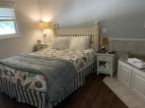 Waterfront Cottage with 2 Bedrooms & Whirlpool! - Image 4