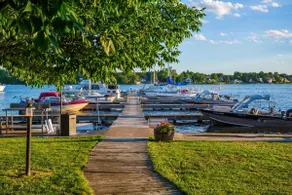Waterfront Cottage with 2 Bedrooms & Whirlpool! - Image 2