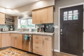 4-bed home w GameRoom, FirePit & Saltwater Hot Tub - Image 4