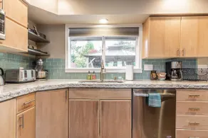 4-bed home w GameRoom, FirePit & Saltwater Hot Tub - Image 3