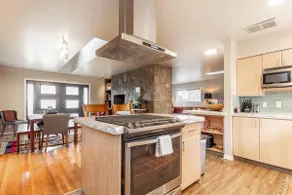 4-bed home w GameRoom, FirePit & Saltwater Hot Tub - Image 2