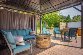 4-bed home w GameRoom, FirePit & Saltwater Hot Tub - Image 4