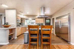4-bed home w GameRoom, FirePit & Saltwater Hot Tub - Image 5