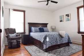 Beautiful 3 Bedroom Home Cozy Front and Back Porch - Image 4