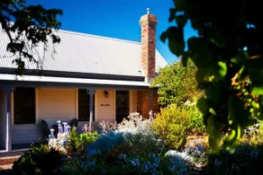 Cerca de Ivy Prince Daylesford ~ CENTRO DA CIDADE - Image 4