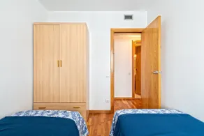 Warm apartment with pool in Barcelona - Image 5