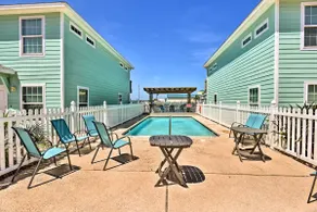 Near Beach & Golfing: Port Aransas Condo w/ Deck - Image 2