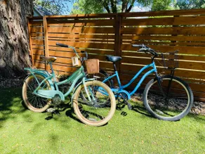 Industrial Old Town Bungalow with Free Cruiser Bikes - Image 5