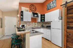 Industrial Old Town Bungalow with Free Cruiser Bikes - Image 3