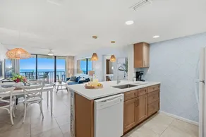 Oceanfront Penthouse Condo Avec Double Grand Balcon - Image 3