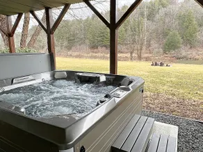 Waters Edge - Riverfront -Hot Tub & Views - Image 3
