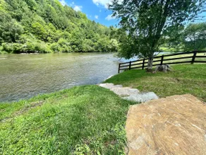Waters Edge - Riverfront -Hot Tub & Views - Image 2
