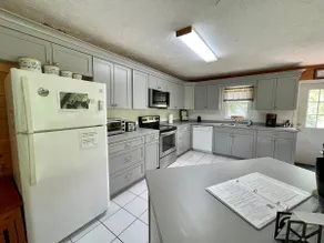 Séptima noche GRATIS al reservar en línea!~ 6 BR RIVER FRONT, Se admiten mascotas, mesa de billar, WIFI, cama King, pozo de fuego, - Image 3