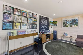 Music-Lovers Escape with Hot Tub and Amazing Views - Image 5