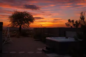 Music-Lovers Escape with Hot Tub and Amazing Views - Image 2