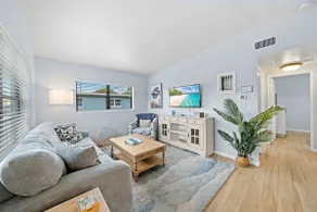 Downtown Cottage - Walk to the Beach & Restaurants - Image 2