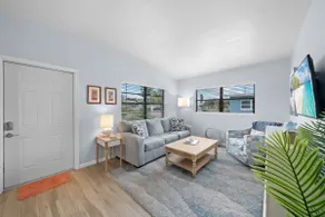 Downtown Cottage - Walk to the Beach & Restaurants - Image 3