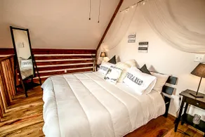 Relax & Rejuvenate at Romantic Enchanted Cottage - Image 5